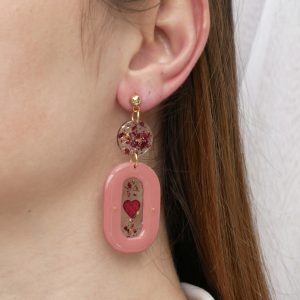 rosalie boucle d oreille portee rose petale coeur