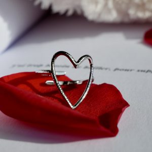 Bague Cœur martelé – Ajustable & minimaliste (Argenté)
